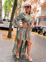 Cargar imagen en el visor de la galería, Conjunto Lola de Seda Turquesa y Negro

