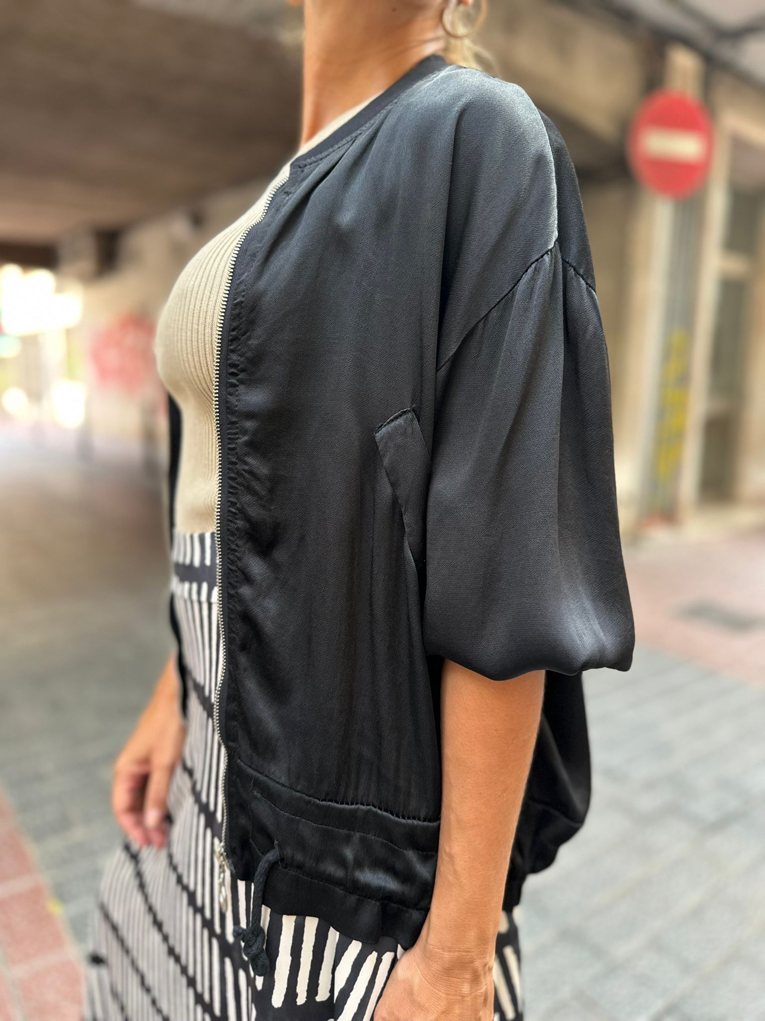 Bomber de Raso Negra
