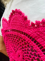 Cargar imagen en el visor de la galería, Camiseta Ganchillo Fucsia
