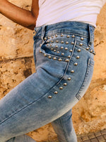 Cargar imagen en el visor de la galería, Pantalón Vaquero con Tachas
