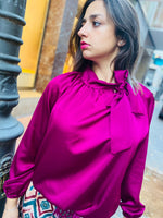 Cargar imagen en el visor de la galería, Blusa de Raso con Lazo Buganvilla
