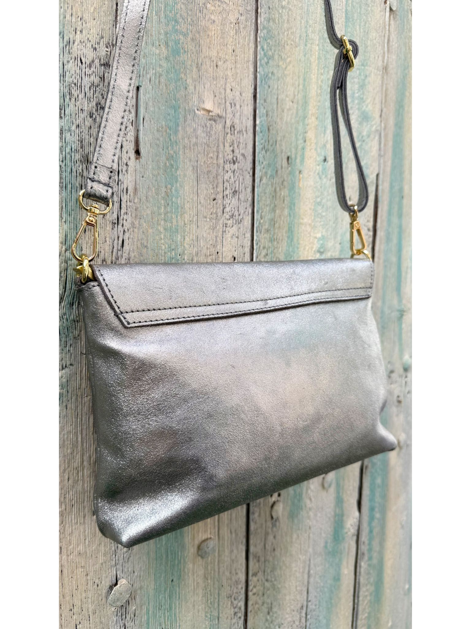 WhatsApp Image 2026 03 28 at 12.26.16 3 Bolso de Piel Metalizado Plata - Imagen 4