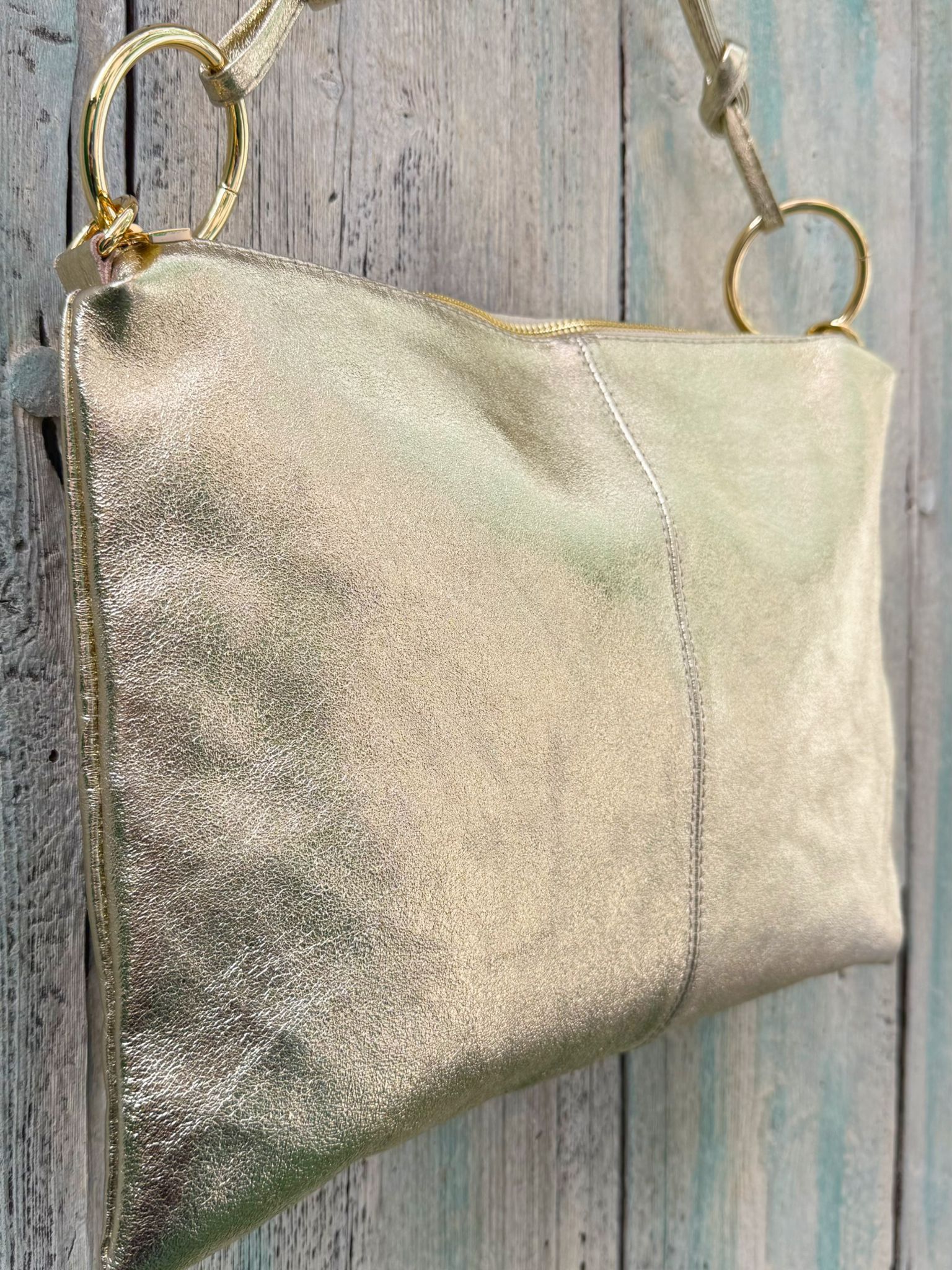 WhatsApp Image 2026 03 28 at 12.46.53 1 Bolso de Piel Mila Dorado - Imagen 2