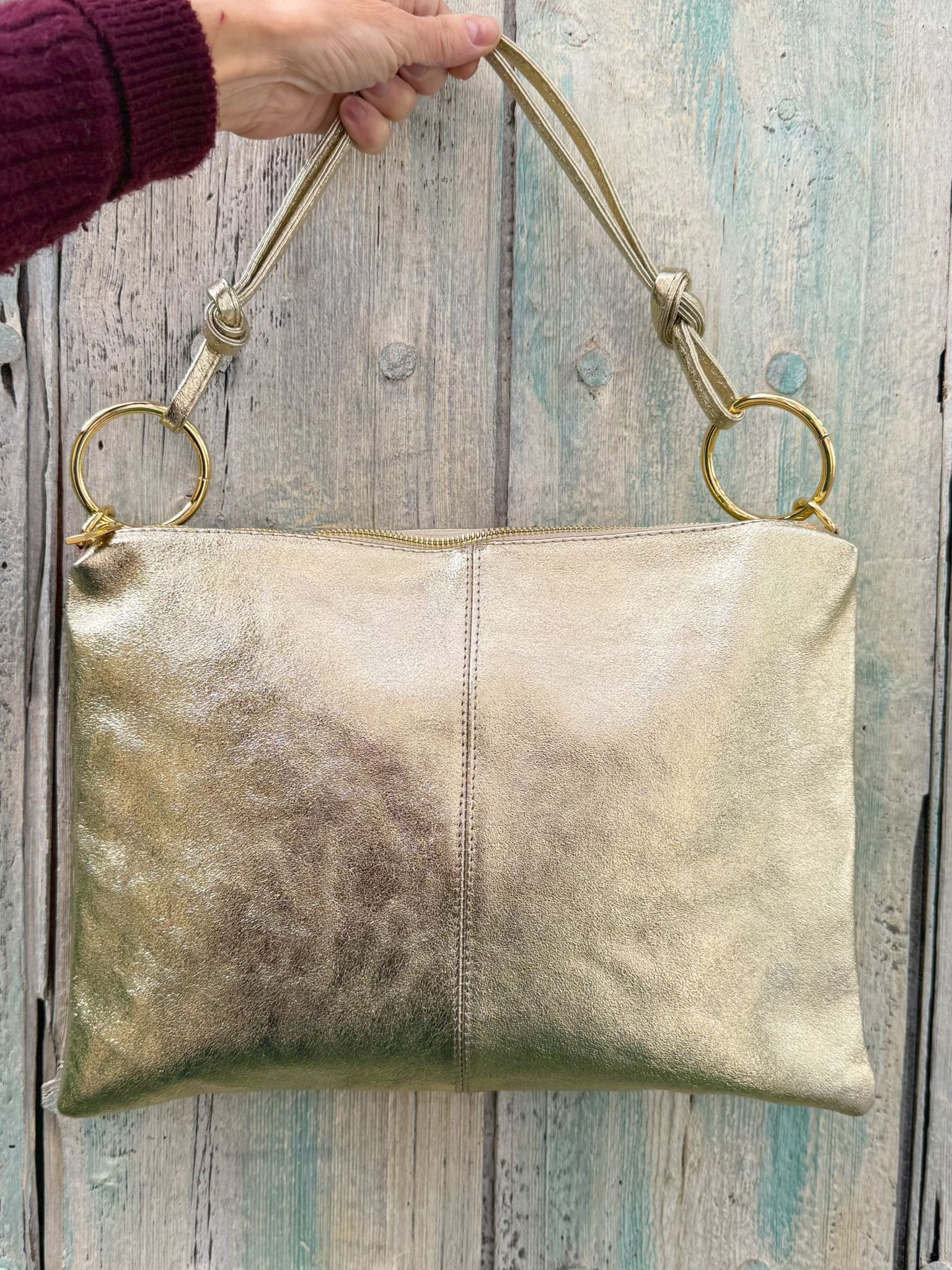 WhatsApp Image 2026 03 28 at 12.46.53 2 Bolso de Piel Mila Dorado